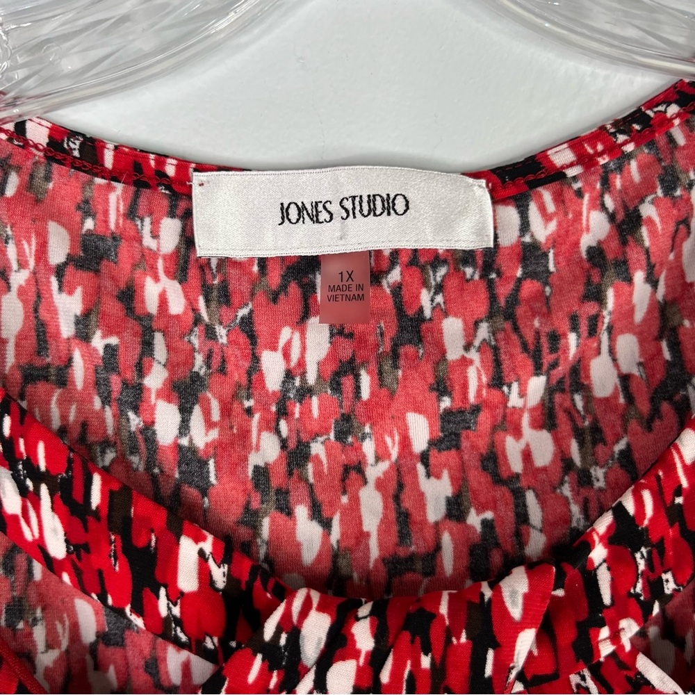 Jones Studio Top Women's 1X Red Black Abstract Keyhole Sleeveless Career Blouse - Picture 11 of 13